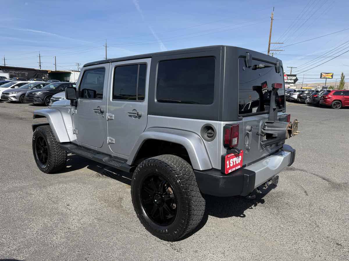 Used 2013 Jeep Wrangler Unlimited Sahara AWD/4WD image 5