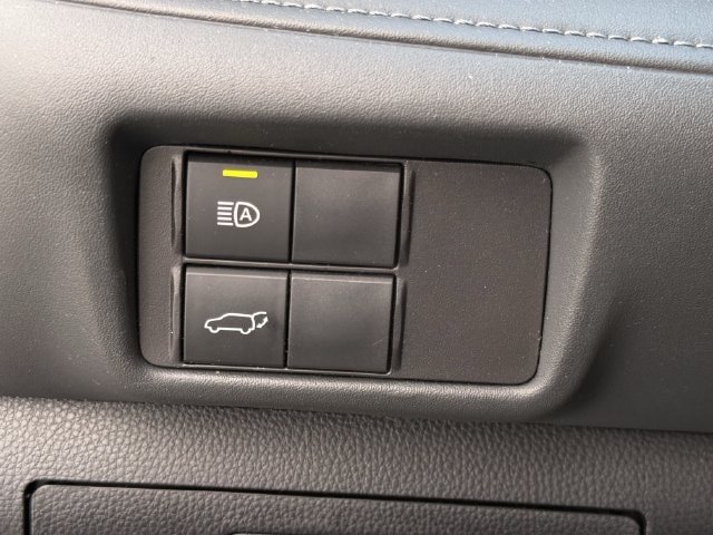 Used 2023 Toyota Highlander LE FWD image 25