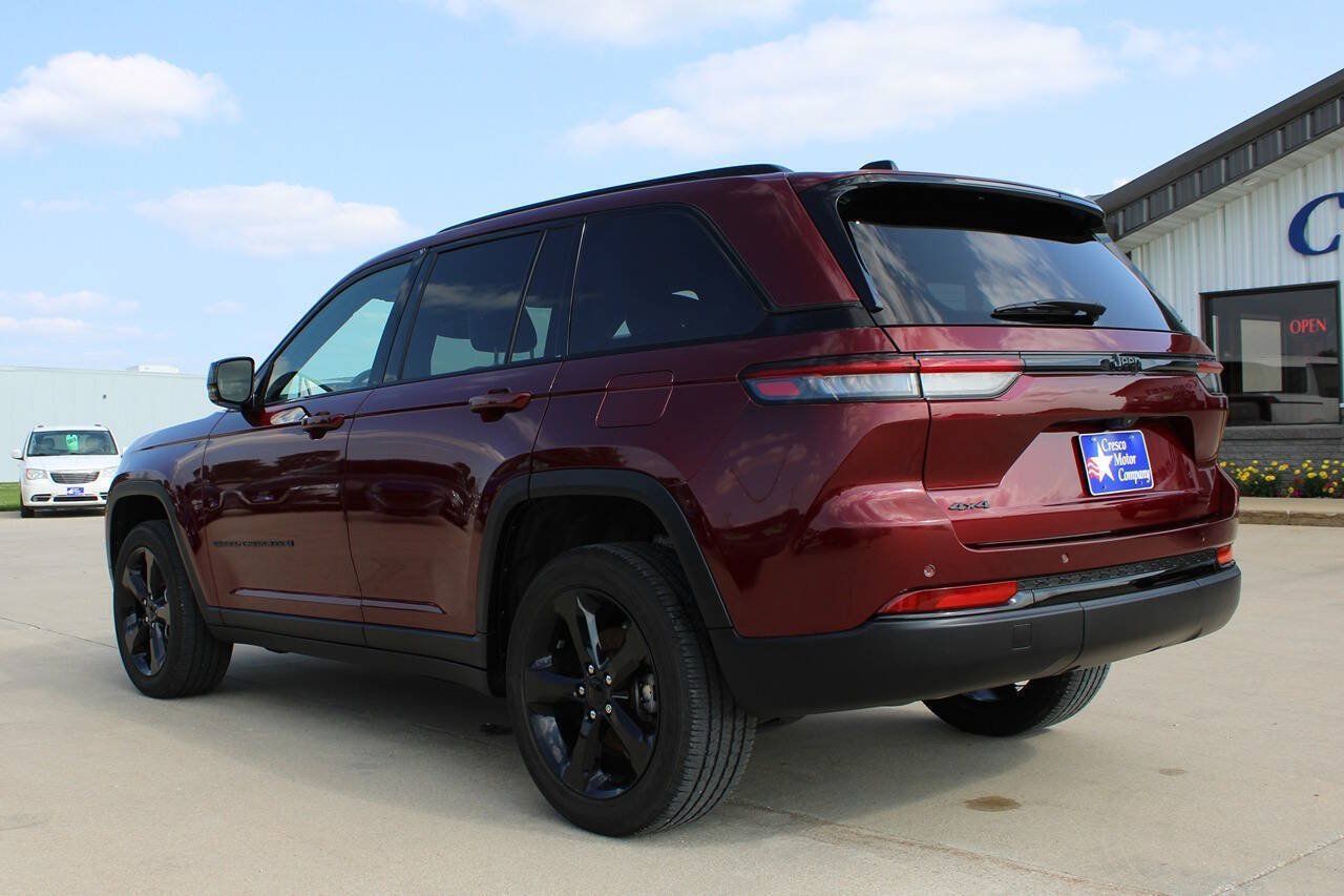 Used 2023 Jeep Grand Cherokee Altitude AWD/4WD image 8