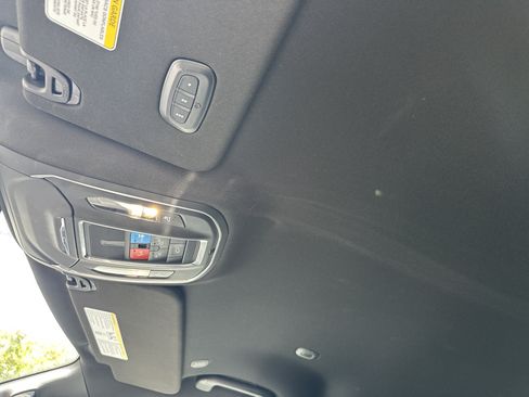 Used 2024 Jeep Wagoneer L Series II RWD image 32
