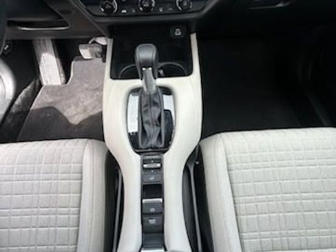 Used 2023 Honda HR-V LX image 11