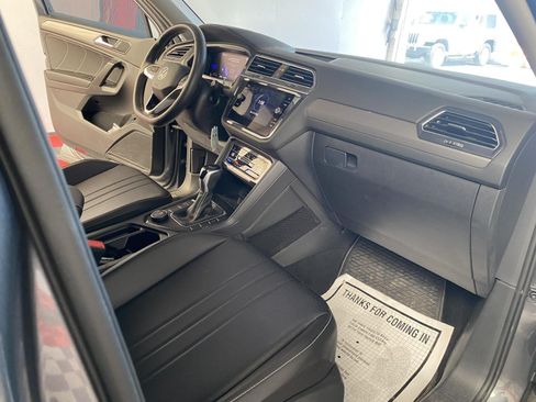 Used 2022 Volkswagen Tiguan SE AWD/4WD image 8