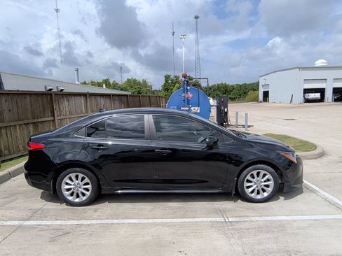 Used 2022 Toyota Corolla LE w/ LE Convenience Package FWD image 9