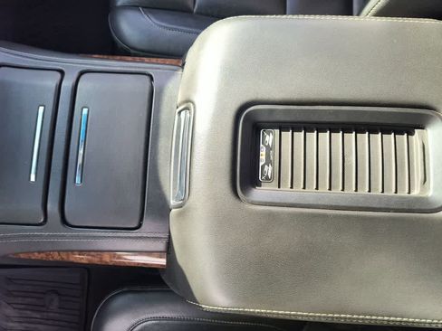 Used 2019 Chevrolet Suburban Premier image 21