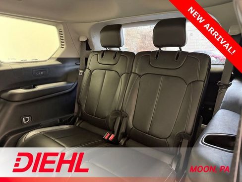 Used 2023 Jeep Grand Cherokee L Limited w/ Black Appearance Package image 19