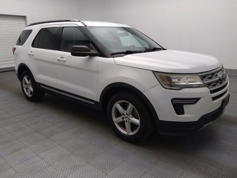 Used 2018 Ford Explorer XLT image 11