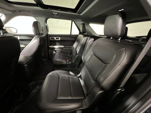 Used 2022 Ford Explorer XLT w/ Equipment Group 202A image 25