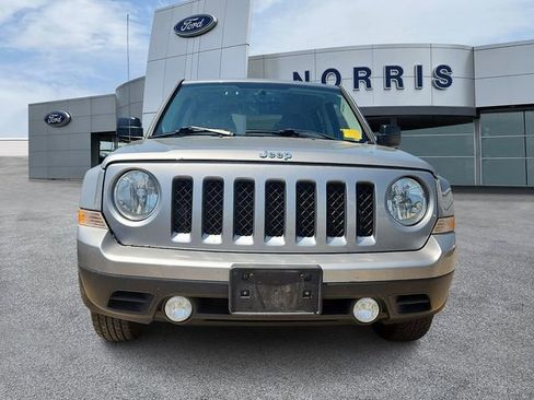 Used 2016 Jeep Patriot Sport w/ Tire & Wheel Group FWD image 2