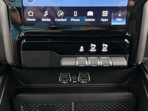 Used 2025 RAM 1500 Big Horn AWD/4WD image 23