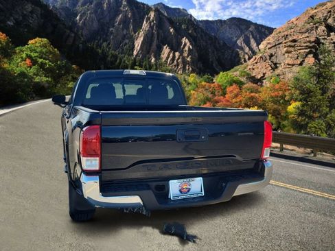 Used 2017 Toyota Tacoma SR5 RWD image 4