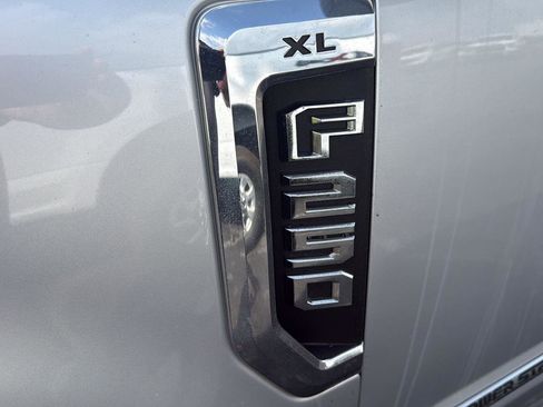 Used 2019 Ford F250 XL w/ Power Equipment Group AWD/4WD image 4