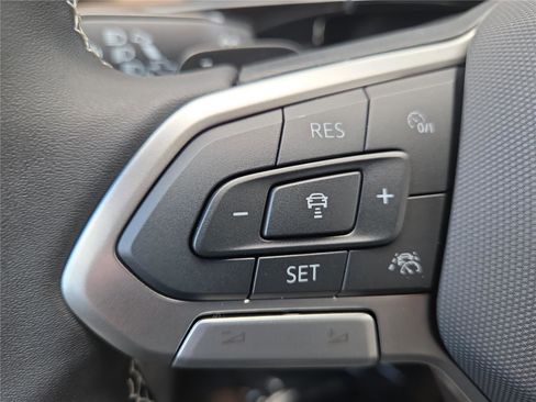 New 2026 Volkswagen Atlas SE image 17