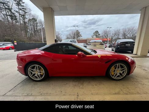 Used 2016 Ferrari California T image 8