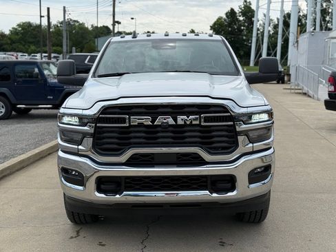 Used 2026 RAM 2500 Tradesman w/ Chrome Appearance Group AWD/4WD image 3