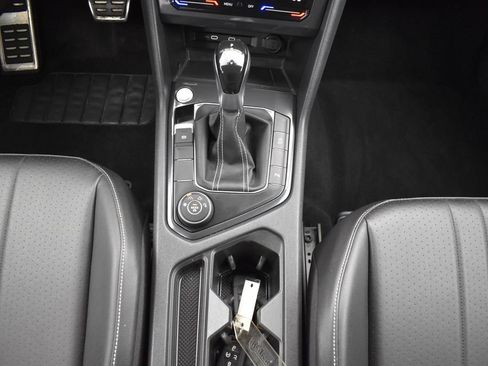 Used 2022 Volkswagen Tiguan SE R-Line AWD/4WD image 16