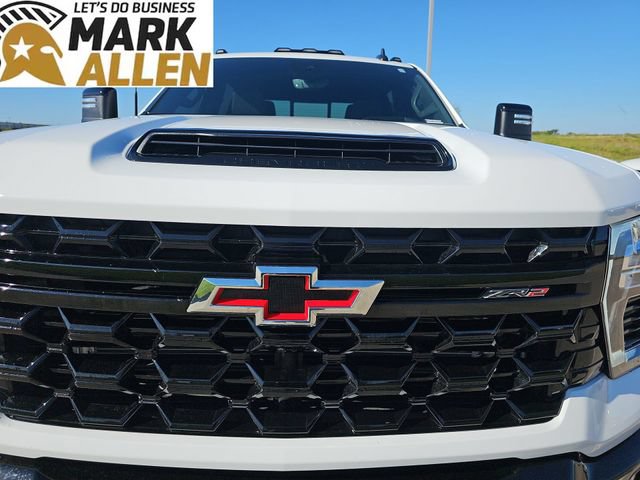 Used 2025 Chevrolet Silverado 2500 ZR2 w/ Technology Package AWD/4WD image 30