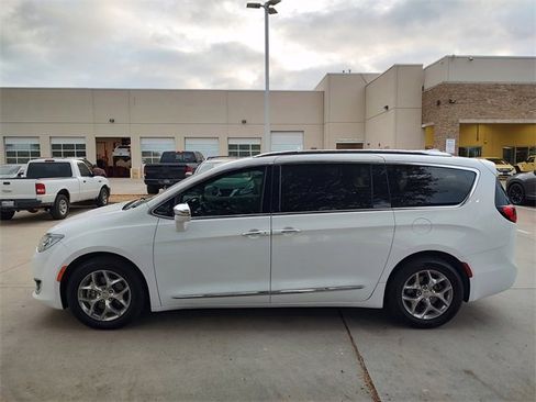 Certified 2019 Chrysler Pacifica Limited image 8