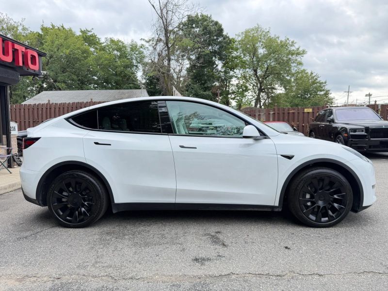 Used 2023 Tesla Model Y Long Range AWD/4WD image 5