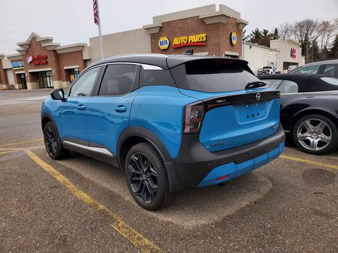 Used 2025 Nissan Kicks SR image 4