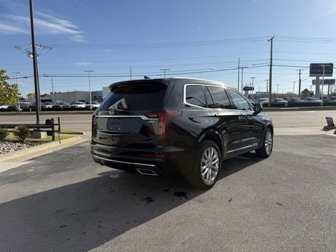 Used 2025 Cadillac XT6 Premium Luxury image 3