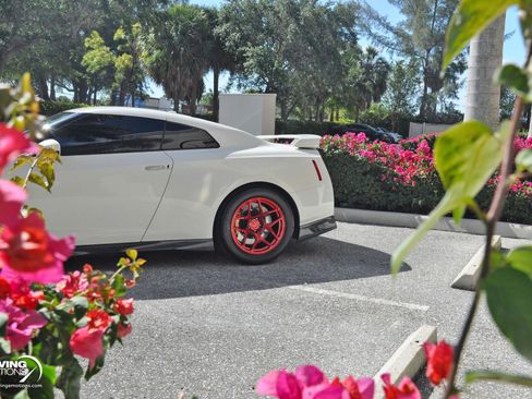 Used 2019 Nissan GT-R Premium image 10