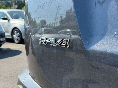 Used 2016 Toyota RAV4 Limited image 11