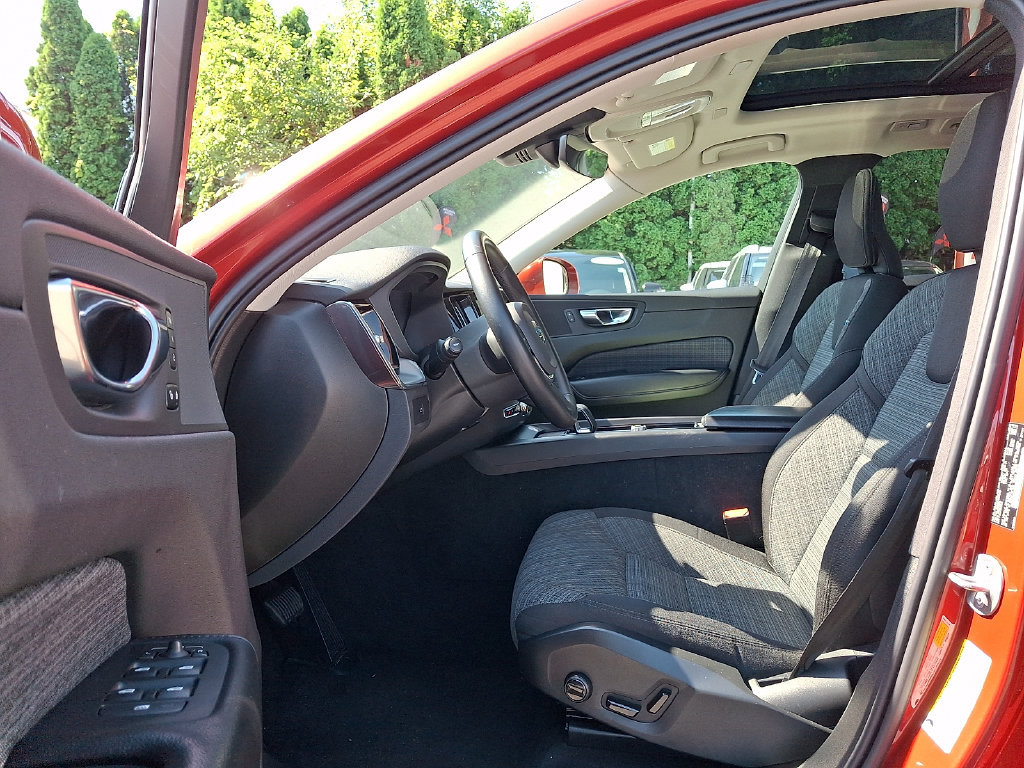 Used 2023 Volvo XC60 B5 Core AWD/4WD image 14