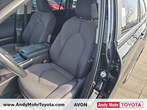 Used 2023 Toyota Highlander LE image 9