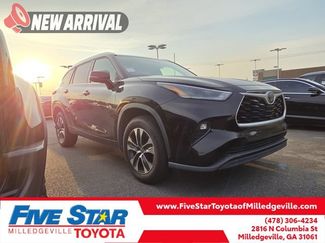 Used 2021 Toyota Highlander XLE FWD video 1