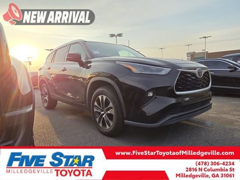 Used 2021 Toyota Highlander XLE FWD image 1