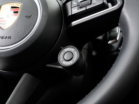 Certified 2026 Porsche Macan AWD/4WD image 14
