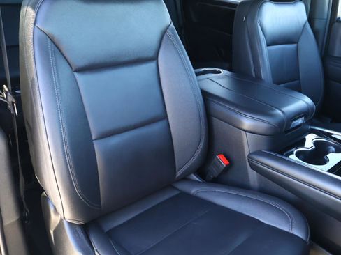 Used 2025 Chevrolet Tahoe Z71 AWD/4WD image 17
