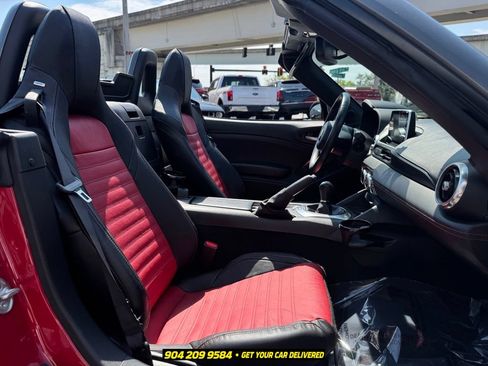 Used 2017 FIAT 124 Spider Abarth RWD image 33