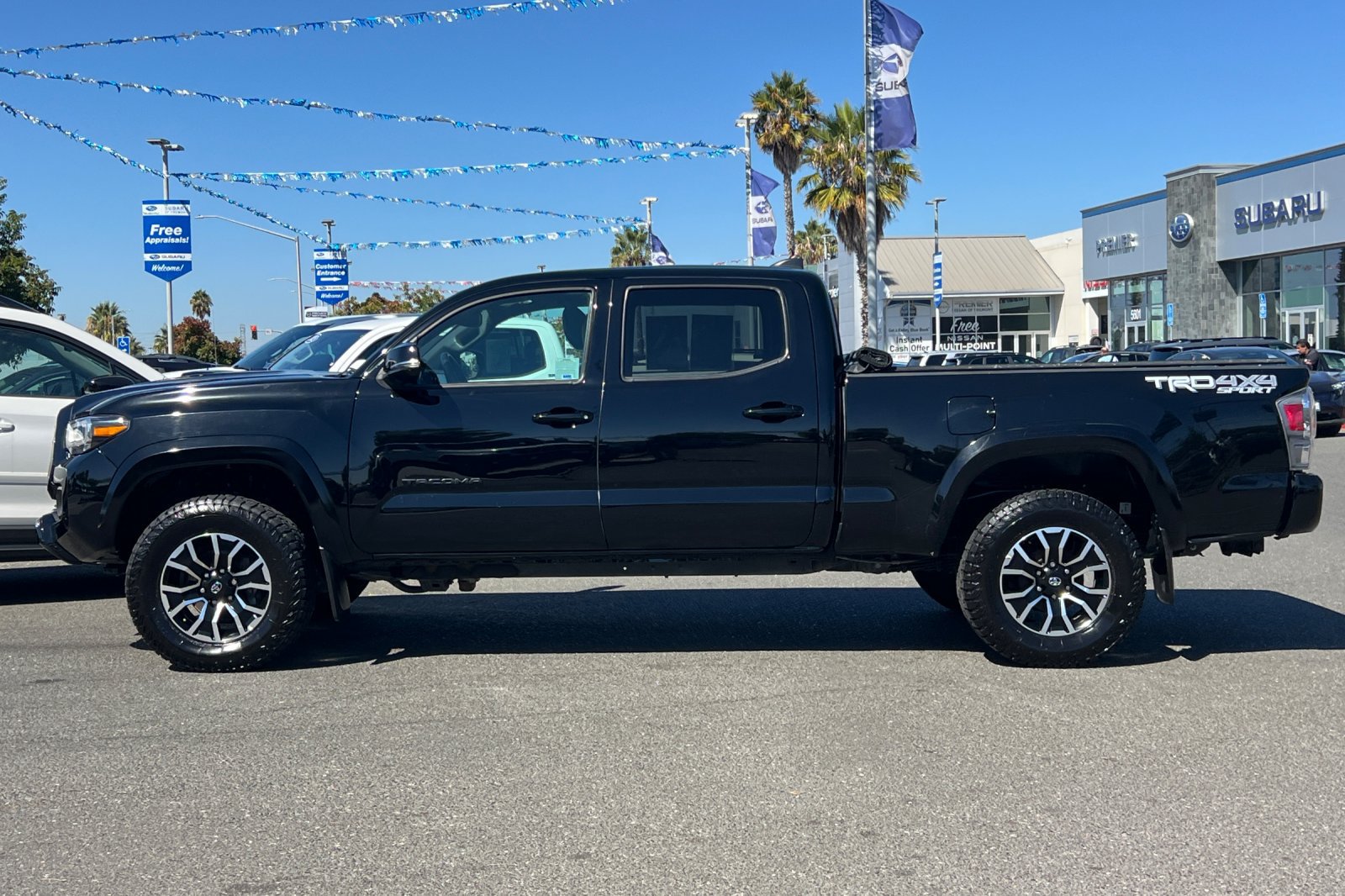 Used 2023 Toyota Tacoma TRD Sport w/ TRD Premium Sport Package AWD/4WD image 7