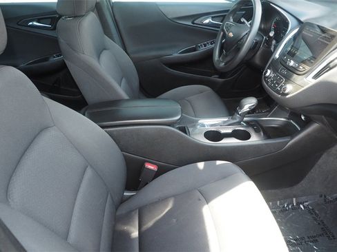 Used 2021 Chevrolet Malibu LT image 31