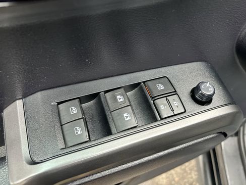 Used 2020 Toyota Tacoma TRD Off-Road w/ Technology Package image 10