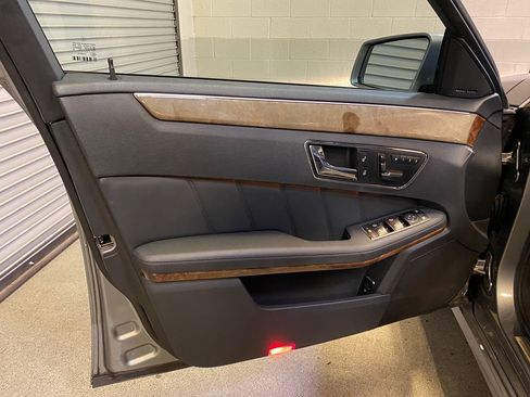 Used 2010 Mercedes-Benz E 350 4MATIC Sedan image 28