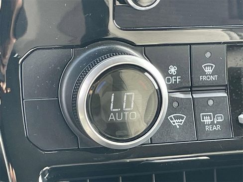 Used 2023 Toyota Highlander LE image 24