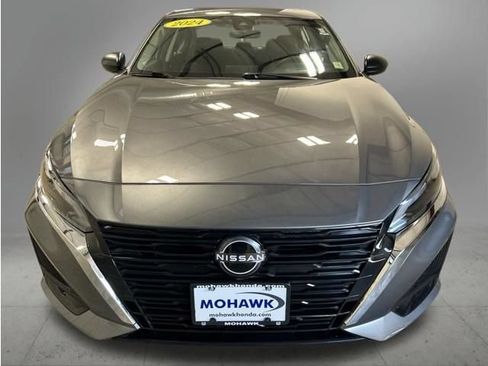 Used 2024 Nissan Altima 2.5 SV AWD/4WD image 9