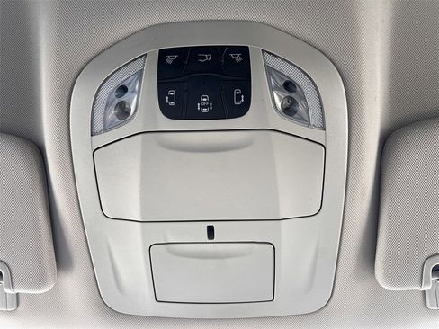Used 2024 Chrysler Pacifica Touring-L image 42