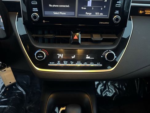 Used 2021 Toyota Corolla LE image 19