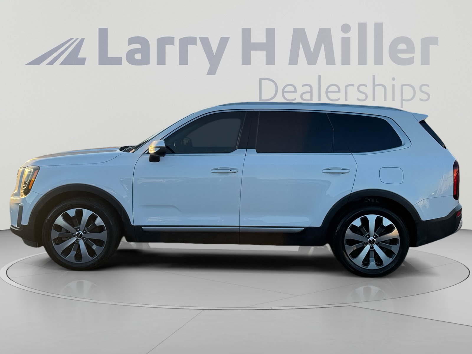 Used 2022 Kia Telluride S AWD/4WD image 2