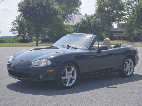 Used 2001 MAZDA MX-5 Miata RWD image 3