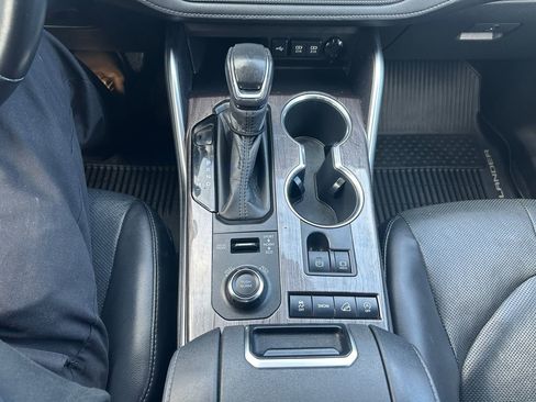 Used 2020 Toyota Highlander Platinum image 19