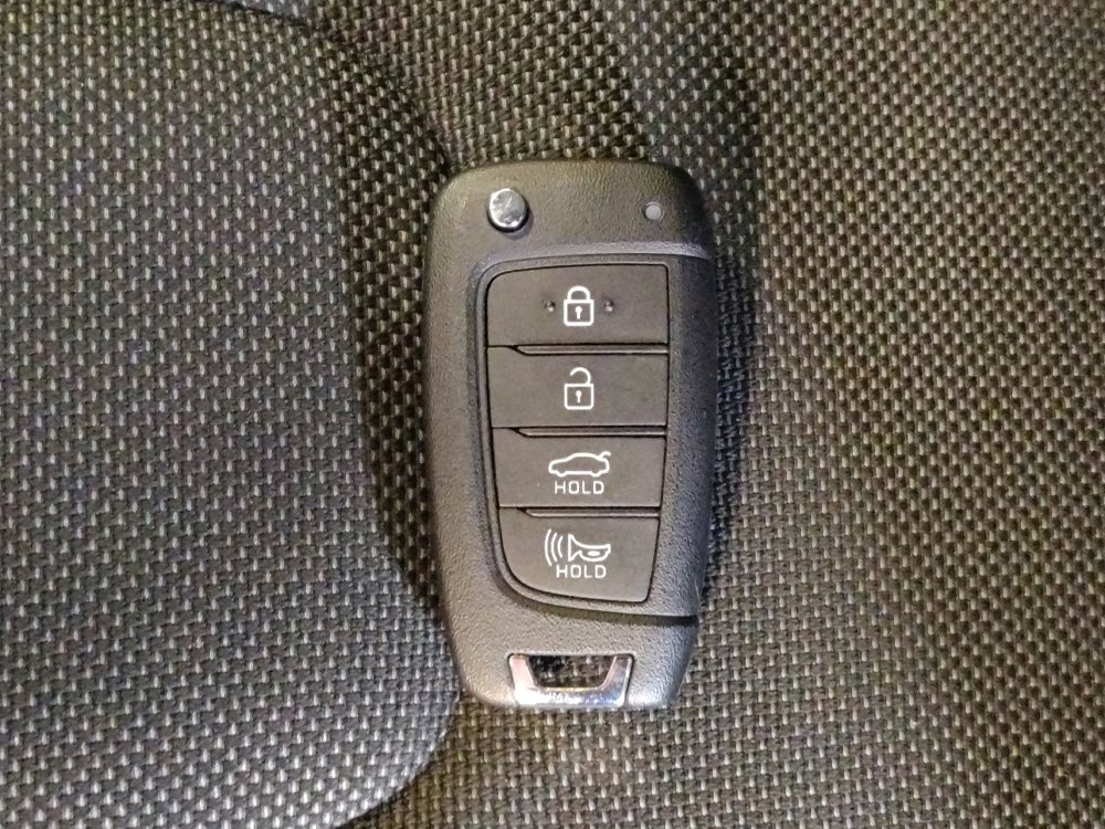 Used 2025 Hyundai Elantra SE FWD image 32