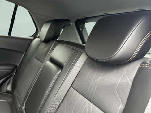 Used 2020 Chevrolet Trax LT w/ LT Convenience Package image 15