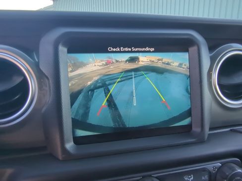 Used 2019 Jeep Wrangler Unlimited Sahara w/ Uconnect 4C Nav & Sound Group image 14
