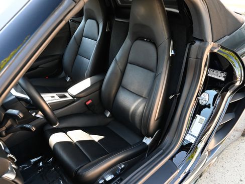 Used 2017 Porsche 718 Boxster RWD image 19
