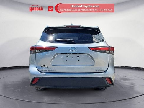 Used 2021 Toyota Highlander XLE AWD/4WD image 4
