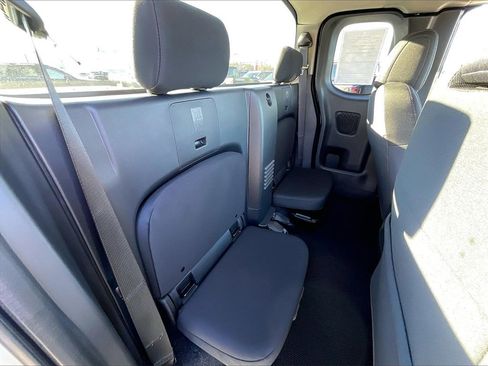 Used 2025 Nissan Frontier SV image 15